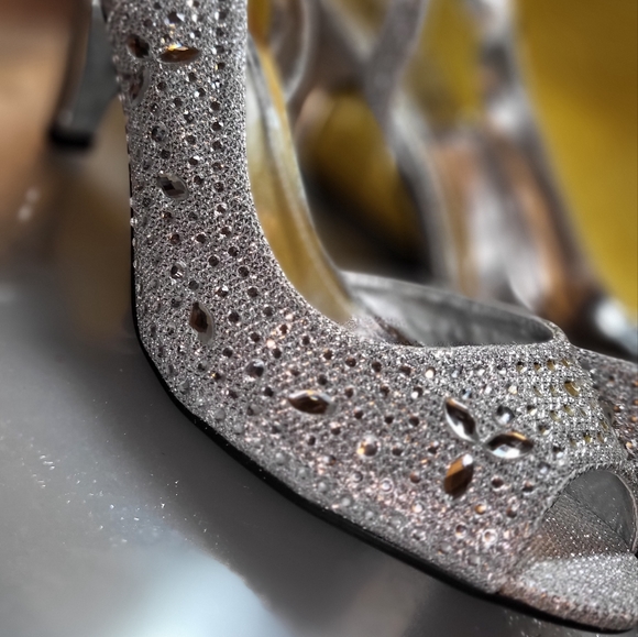 Rhinestone Glitter Heels Size 9! - Picture 4 of 8
